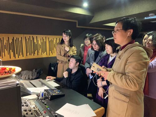 科学学所妇委组织全体女同志开展录音棚体验活动，庆祝“三八妇女节”2