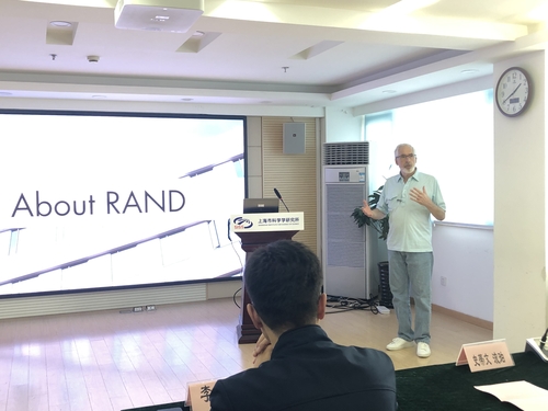 美国兰德公司高级经济学家Steven W. Popper教授作客科学学所专家讲坛01